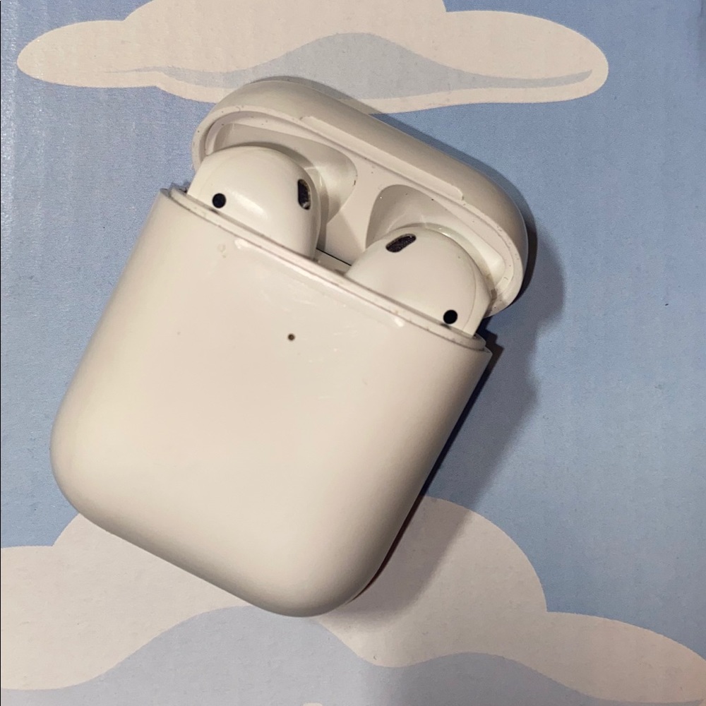 Apple AirPods Gen 2 Wireless ChargingCase